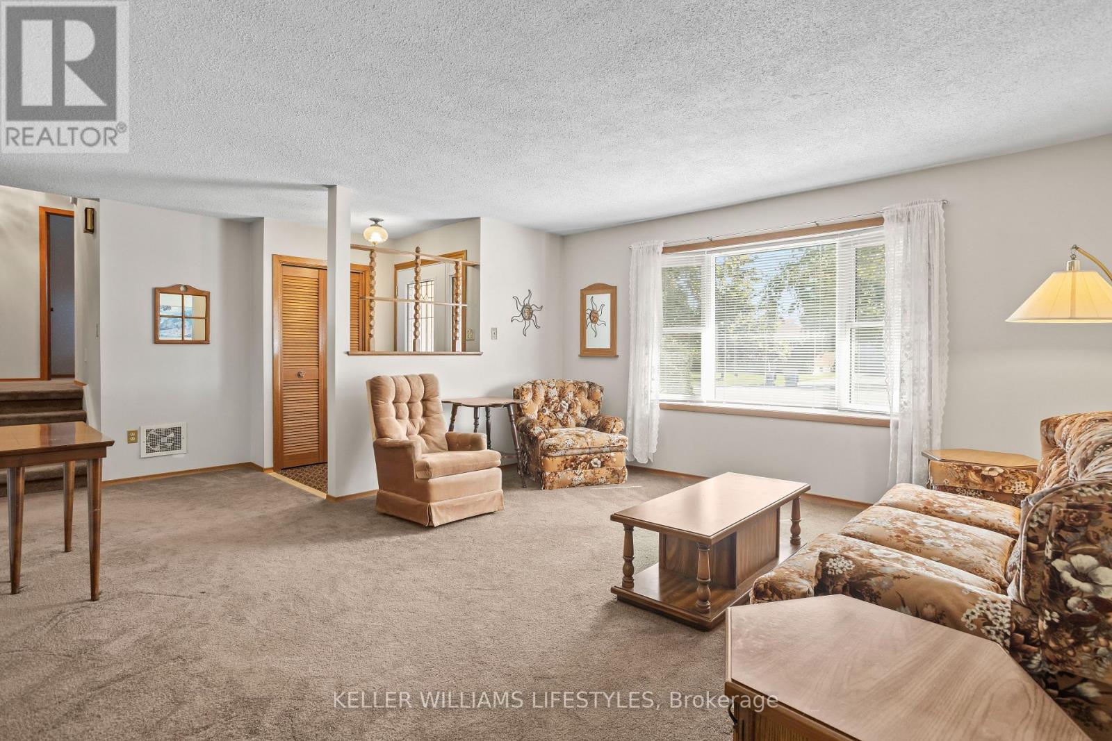 195 Queen Street, North Middlesex (Ailsa Craig), Ontario  N0M 1A0 - Photo 8 - X12384805