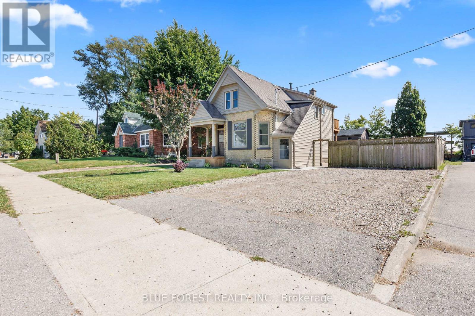 7065 Longwoods Road, London South (South V), Ontario  N6P 1B6 - Photo 2 - X12384816