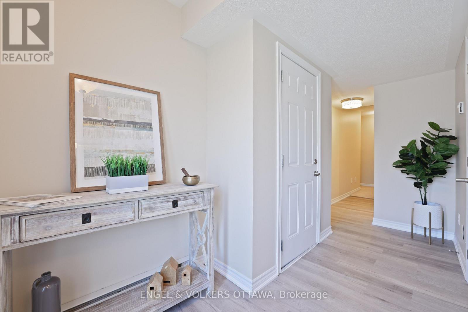 2421 Nutgrove Avenue, Ottawa, Ontario  K2J 0X4 - Photo 5 - X12384832