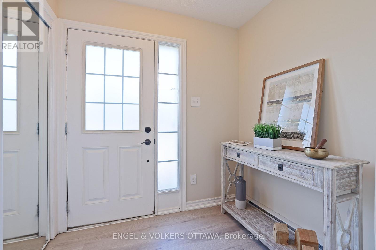 2421 Nutgrove Avenue, Ottawa, Ontario  K2J 0X4 - Photo 6 - X12384832