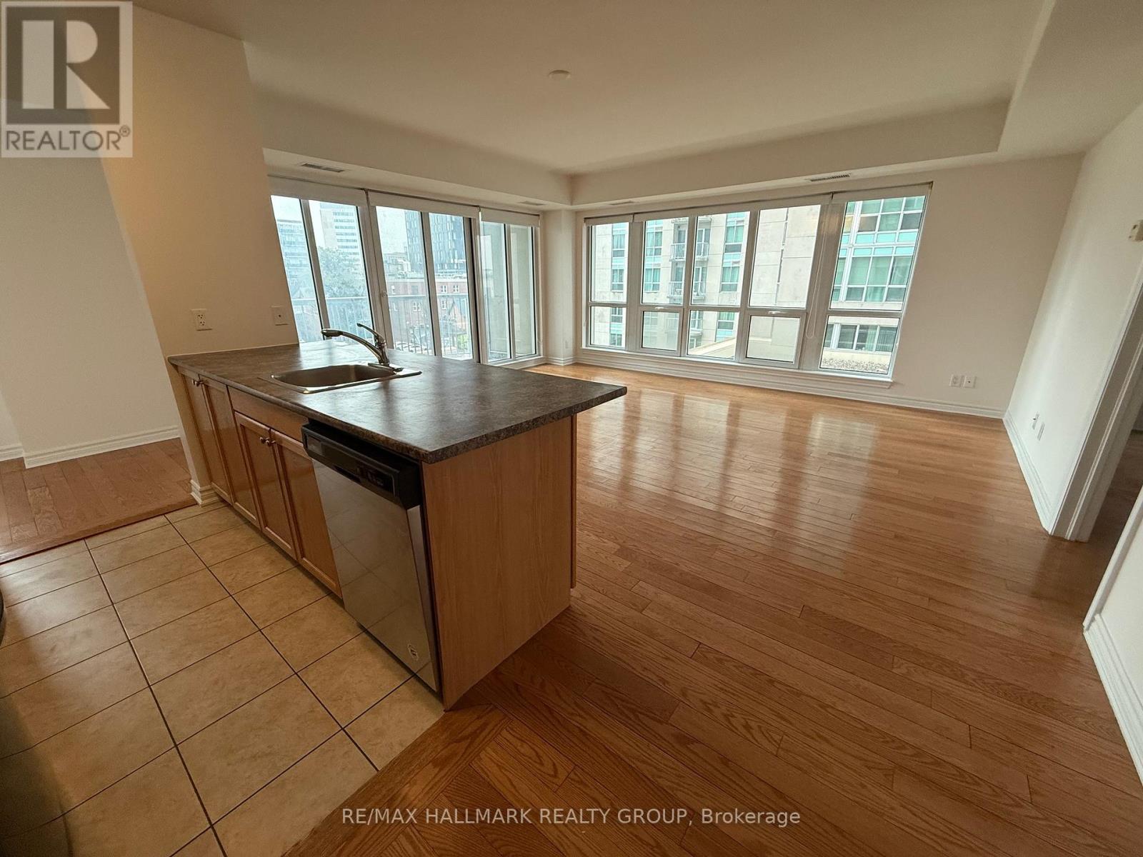512 - 234 Rideau Street, Ottawa, Ontario  K1N 5X8 - Photo 3 - X12384909