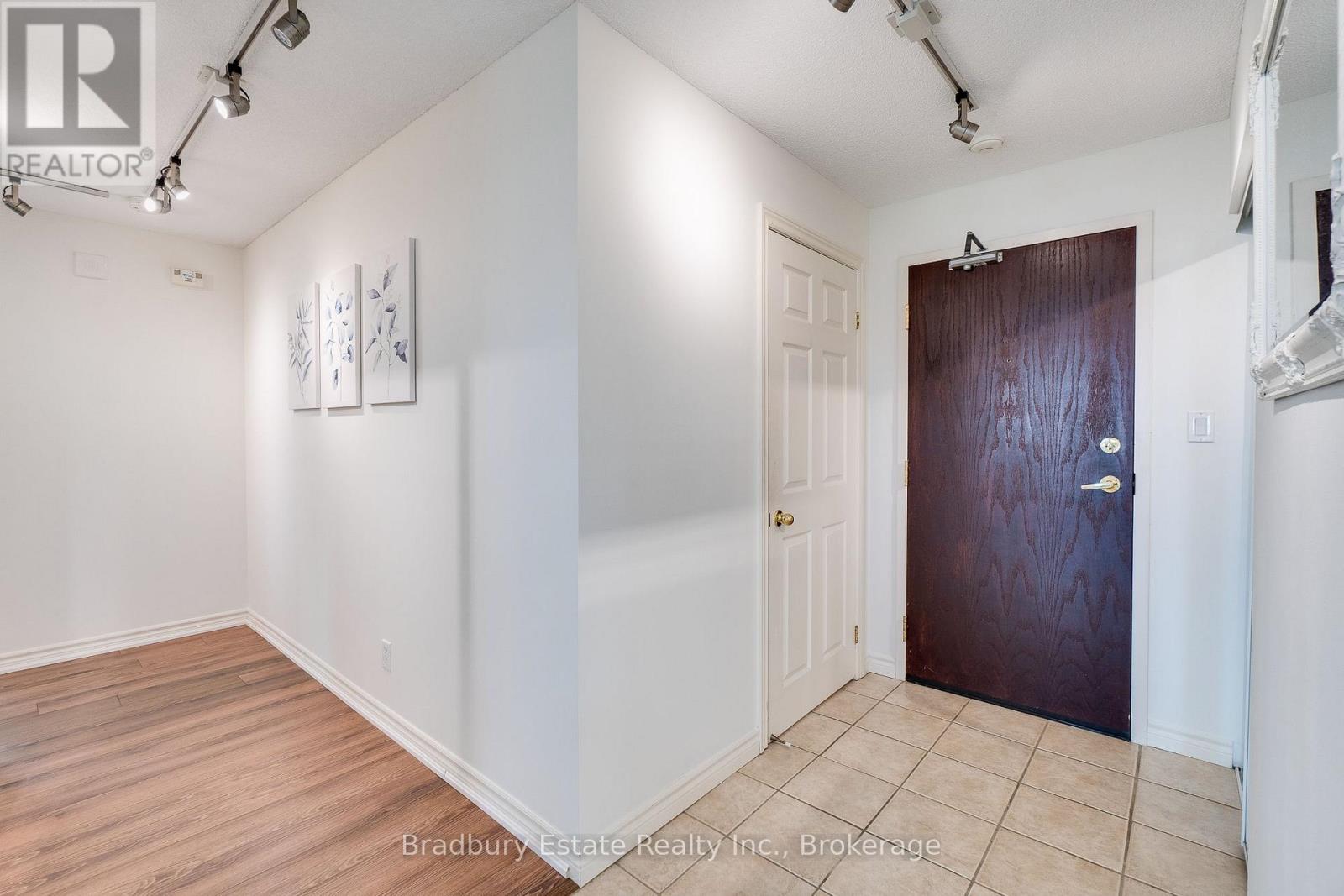 105 - 262 Dundas Street E, Hamilton, Ontario  L8B 1A9 - Photo 3 - X12384858