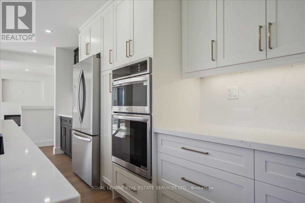 1379 Golden Meadow Trail, Oakville, Ontario  L6H 3H1 - Photo 15 - W12384753