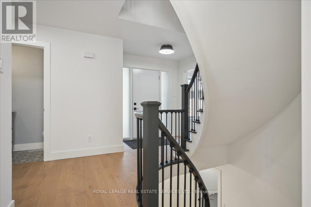 1379 Golden Meadow Trail, Oakville, Ontario  L6H 3H1 - Photo 24 - W12384753
