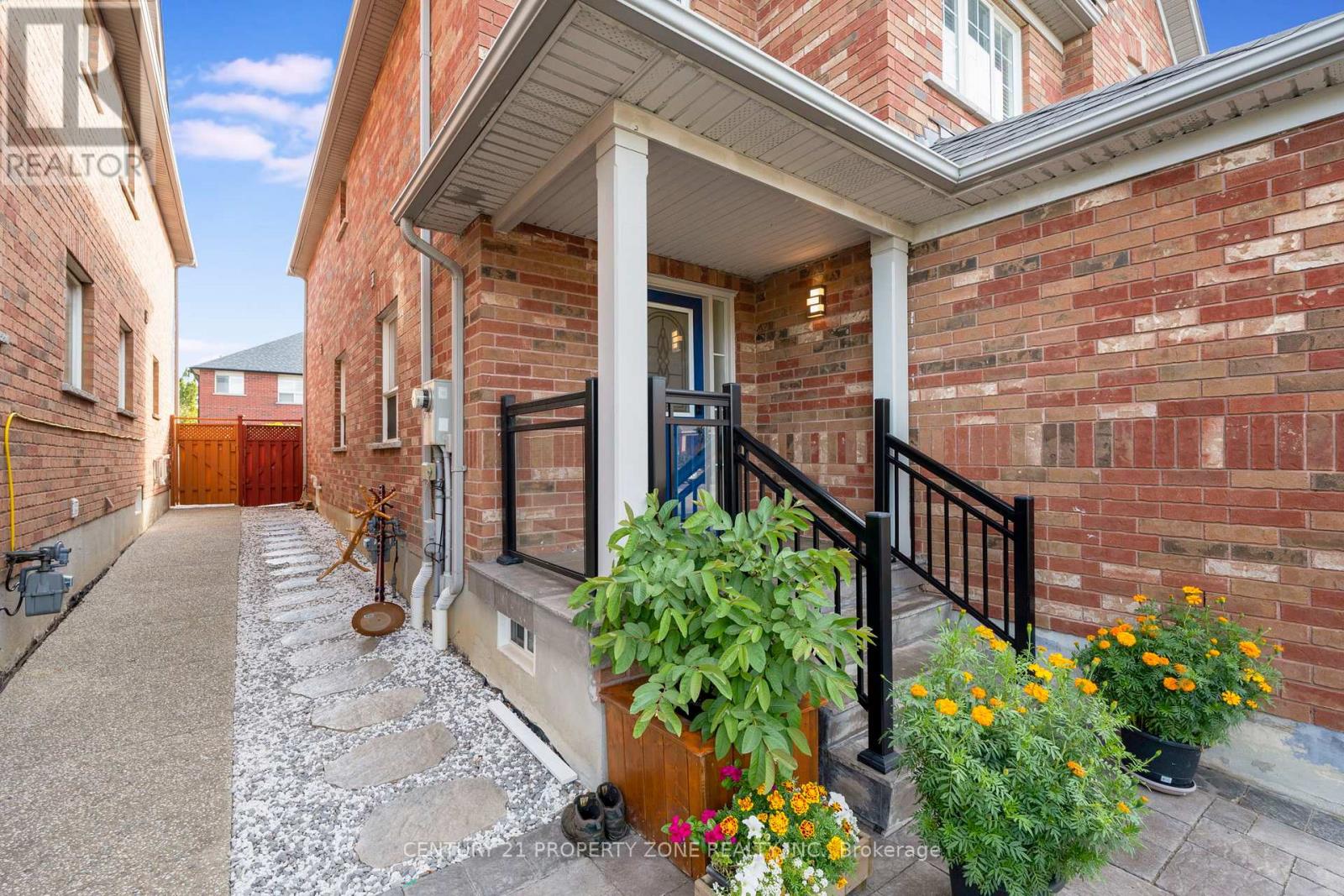 6496 Rallymaster Heights, Mississauga, Ontario  L5W 1P7 - Photo 4 - W12384784