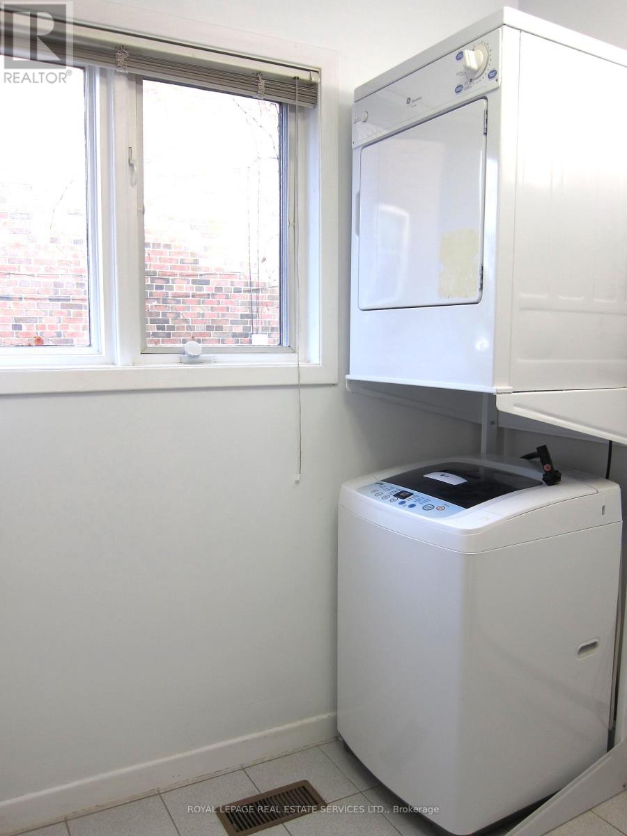 Apt. B - 184 Ellis Avenue, Toronto, Ontario  M6S 2X2 - Photo 8 - W12384791
