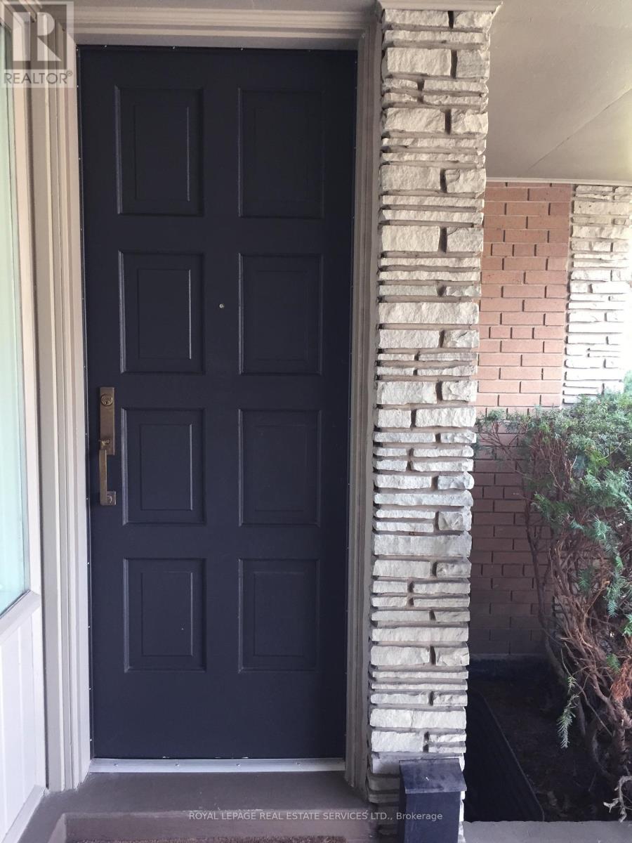 Apt. B - 184 Ellis Avenue, Toronto, Ontario  M6S 2X2 - Photo 9 - W12384791