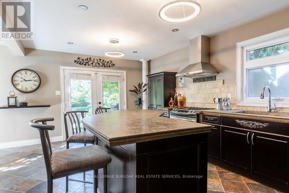 19 Fieldgate Street, Hamilton, Ontario  L9H 6N3 - Photo 8 - X12384755