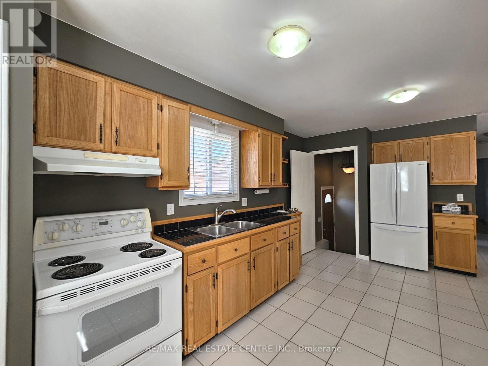 82 Elmwood Avenue, Cambridge, Ontario  N1R 4Y4 - Photo 12 - X12384790