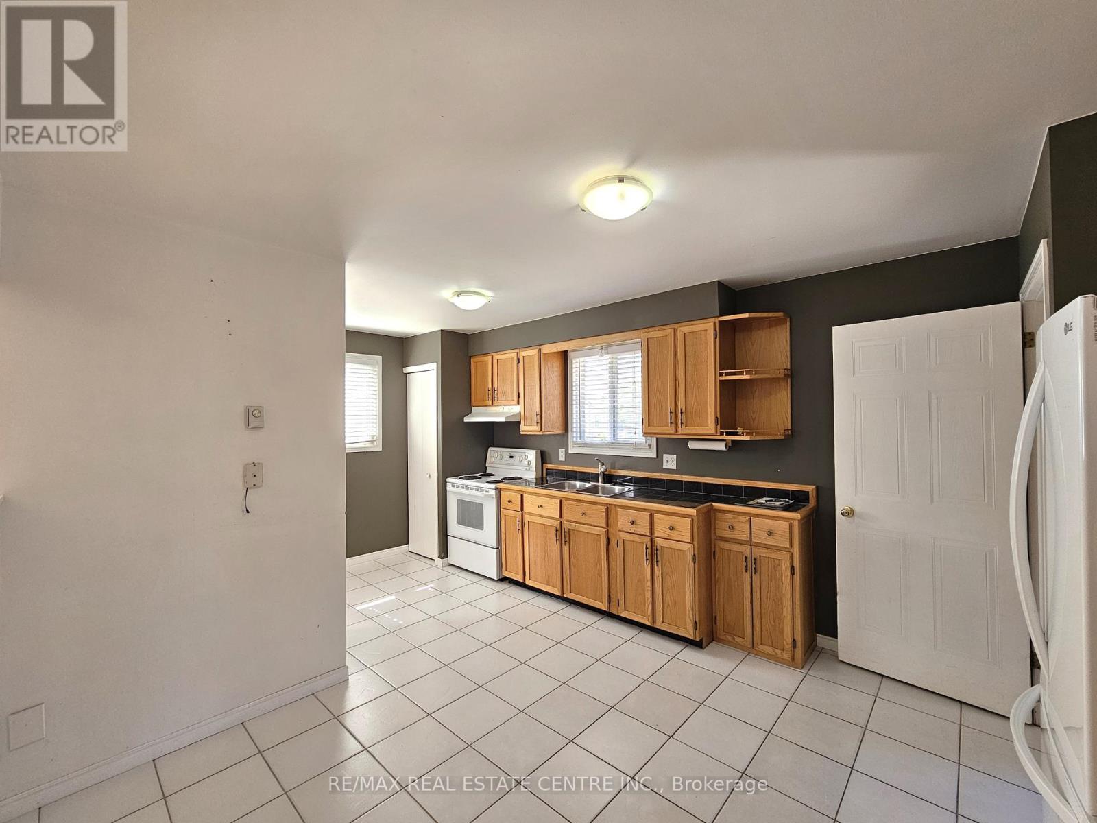 82 Elmwood Avenue, Cambridge, Ontario  N1R 4Y4 - Photo 13 - X12384790