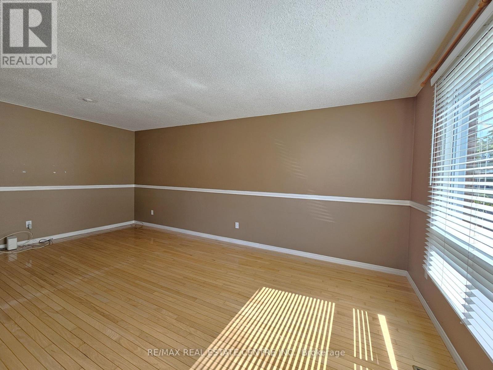 82 Elmwood Avenue, Cambridge, Ontario  N1R 4Y4 - Photo 16 - X12384790