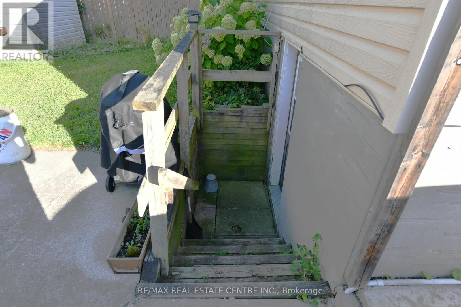 82 Elmwood Avenue, Cambridge, Ontario  N1R 4Y4 - Photo 8 - X12384790