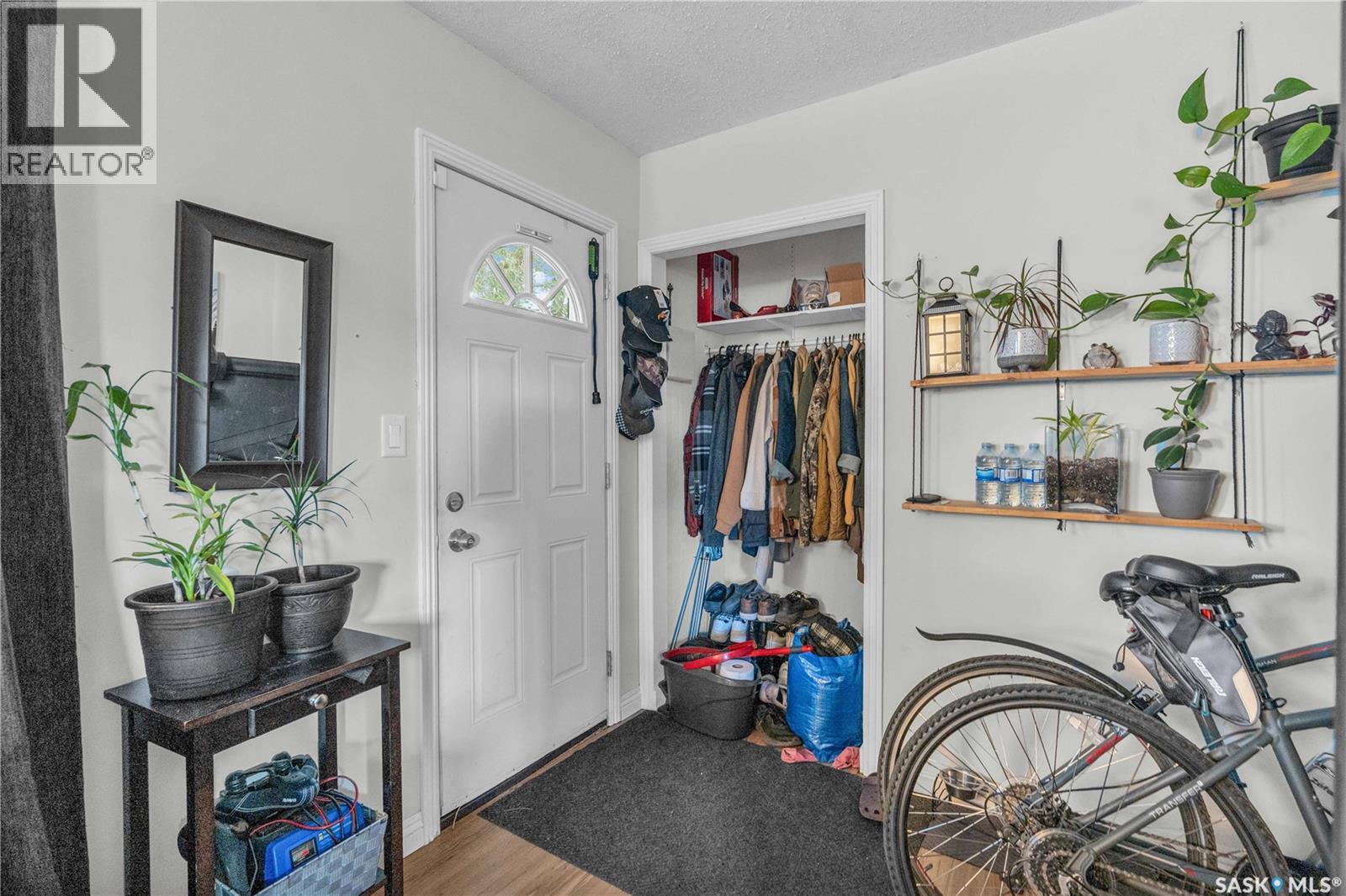 302 M Avenue N, Saskatoon, Saskatchewan  S7L 2S5 - Photo 3 - SK017373