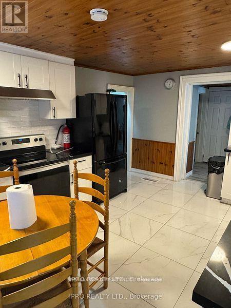 4597 Sunset Road, Central Elgin, Ontario  N5L 1B4 - Photo 4 - X12363287