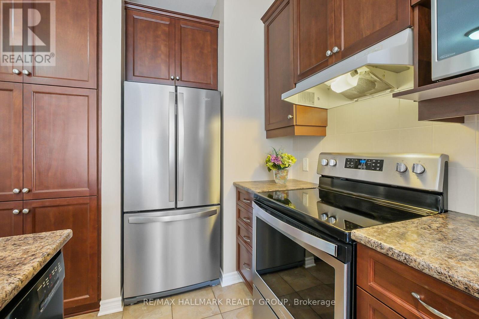 325 Farincourt Crescent, Ottawa, Ontario  K4A 0M6 - Photo 10 - X12384985