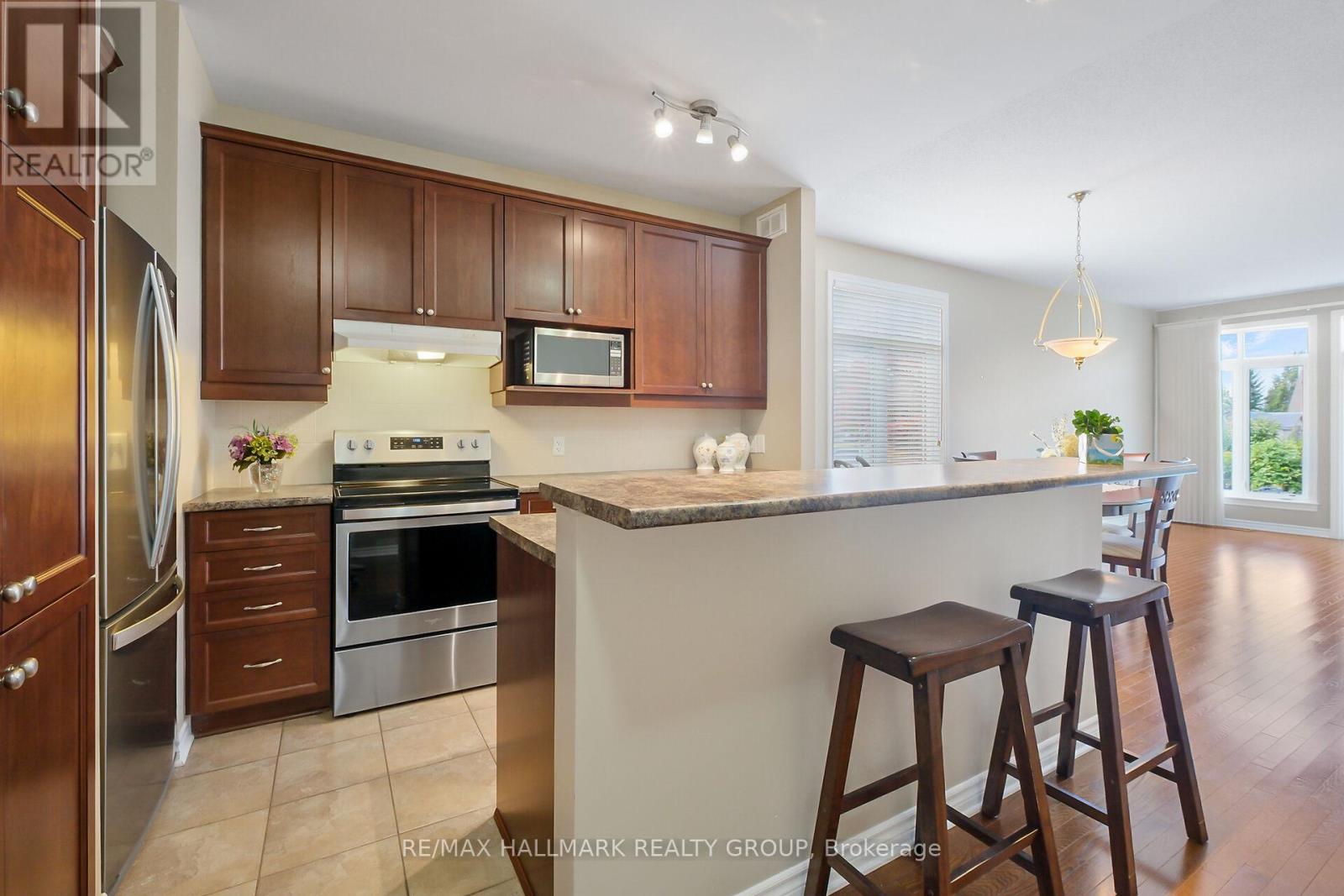 325 Farincourt Crescent, Ottawa, Ontario  K4A 0M6 - Photo 11 - X12384985