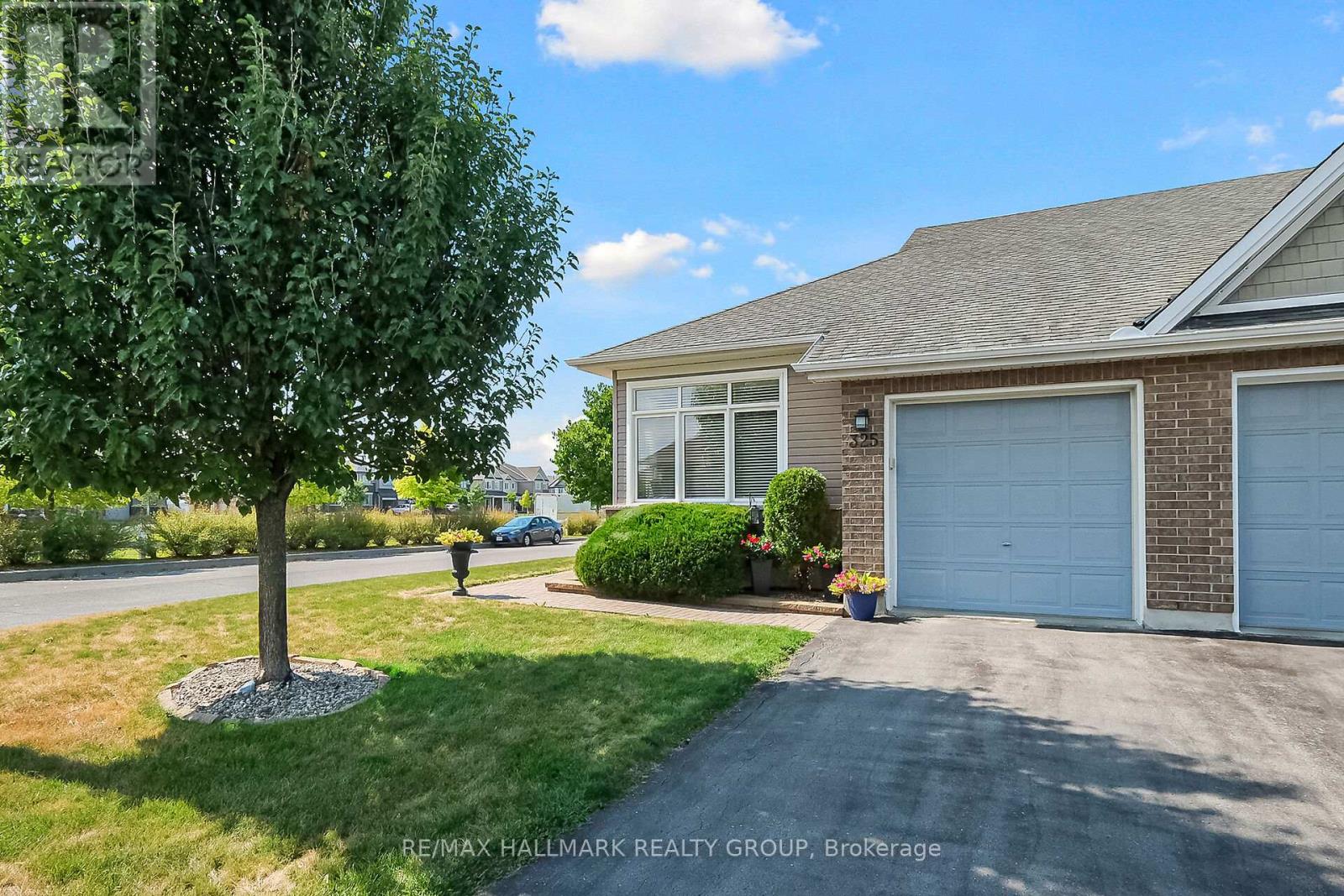 325 Farincourt Crescent, Ottawa, Ontario  K4A 0M6 - Photo 4 - X12384985