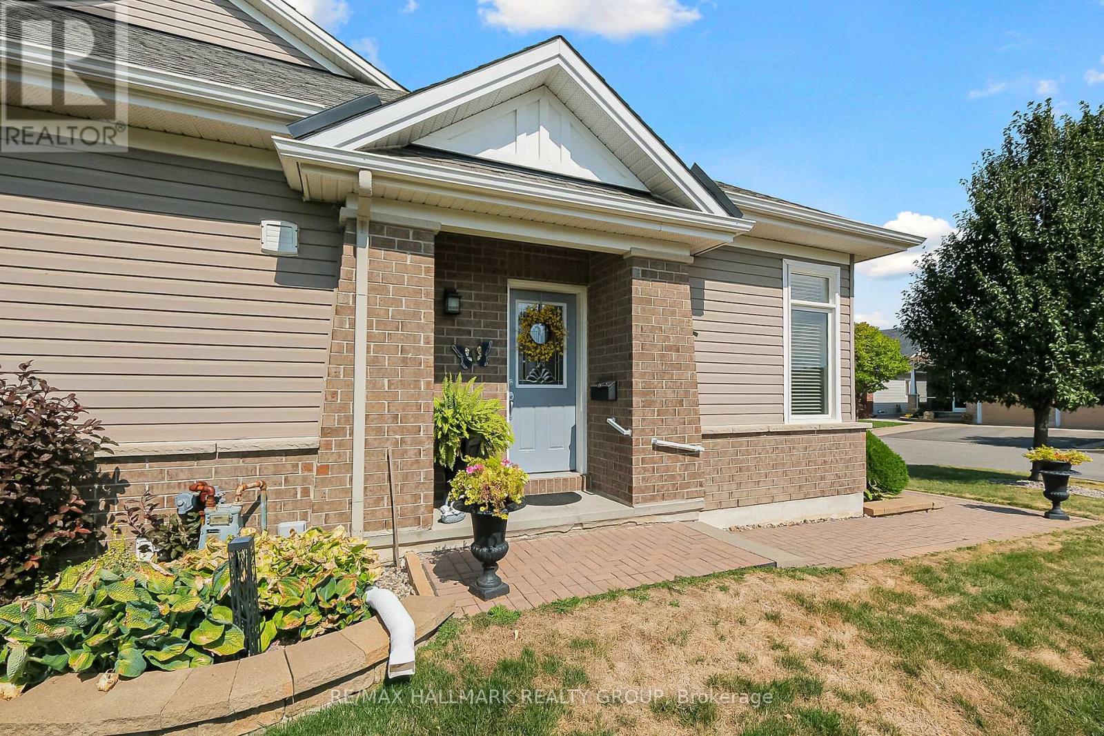 325 Farincourt Crescent, Ottawa, Ontario  K4A 0M6 - Photo 6 - X12384985