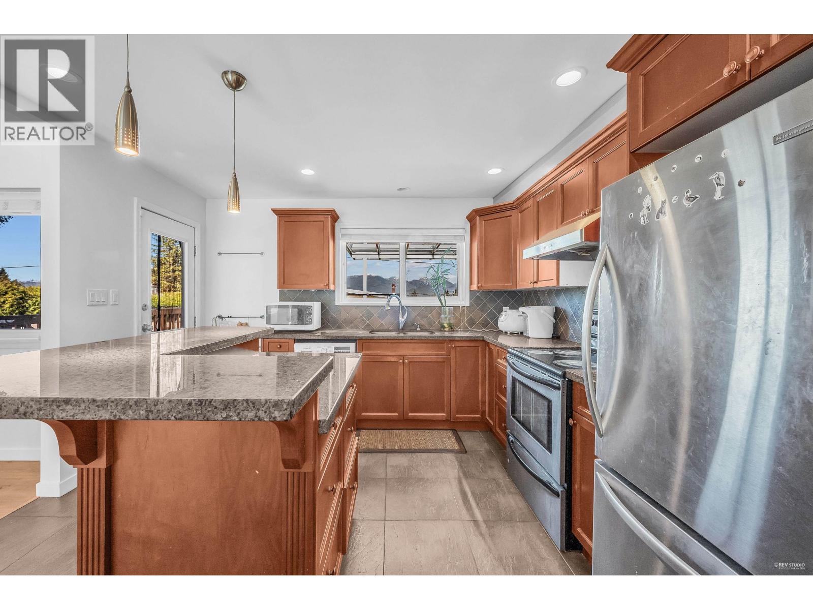 818 Seymour Drive, Coquitlam, British Columbia  V3J 6V7 - Photo 11 - R3044203