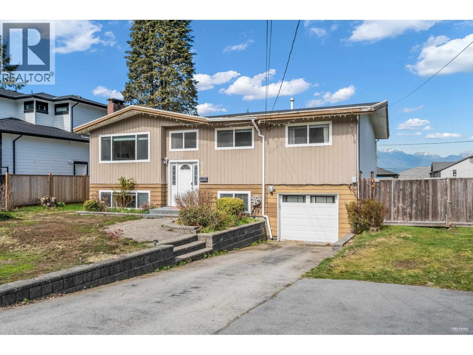 818 Seymour Drive, Coquitlam, British Columbia  V3J 6V7 - Photo 2 - R3044203