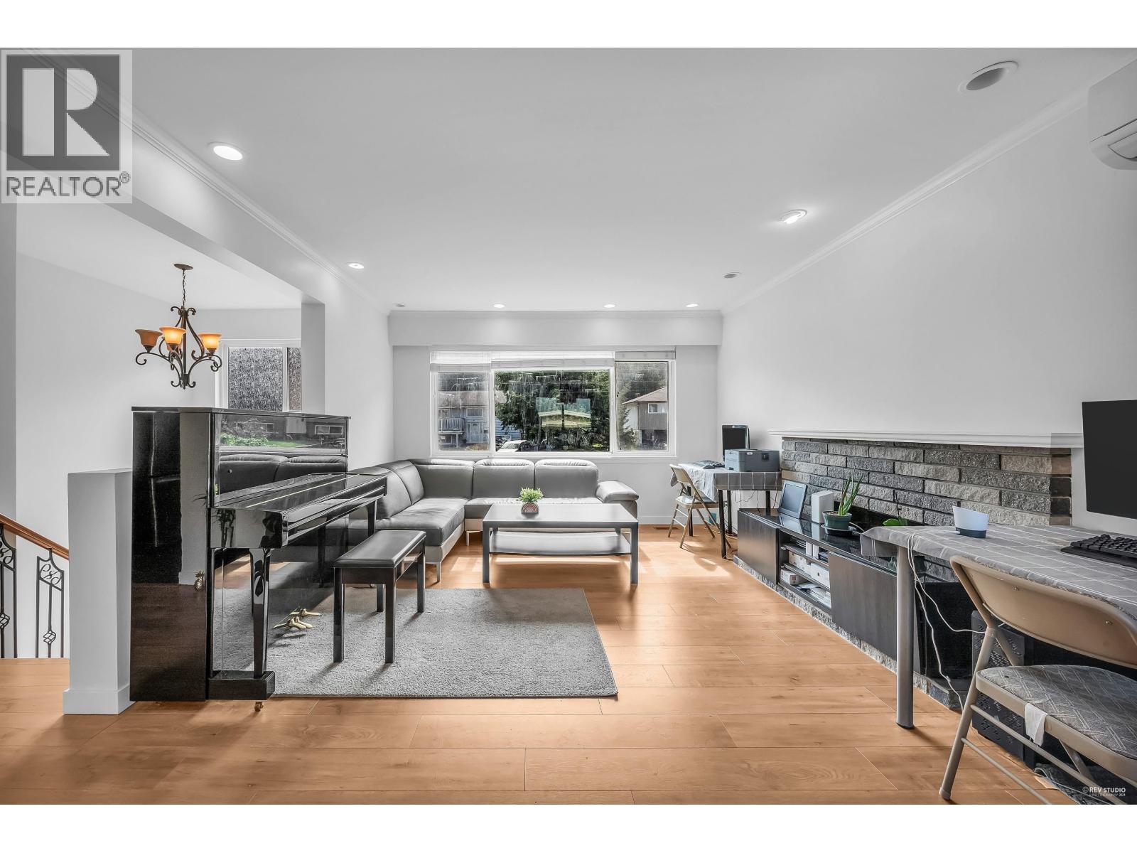 818 Seymour Drive, Coquitlam, British Columbia  V3J 6V7 - Photo 3 - R3044203