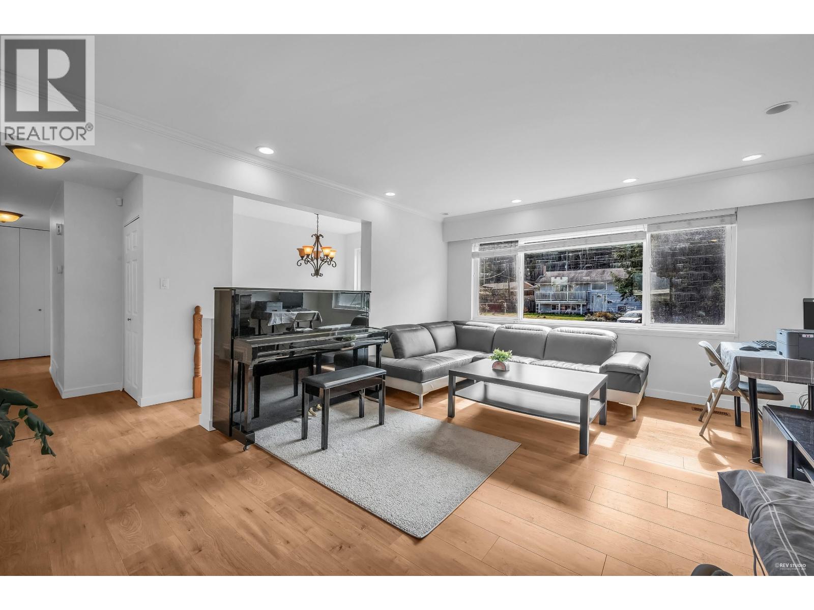 818 Seymour Drive, Coquitlam, British Columbia  V3J 6V7 - Photo 6 - R3044203
