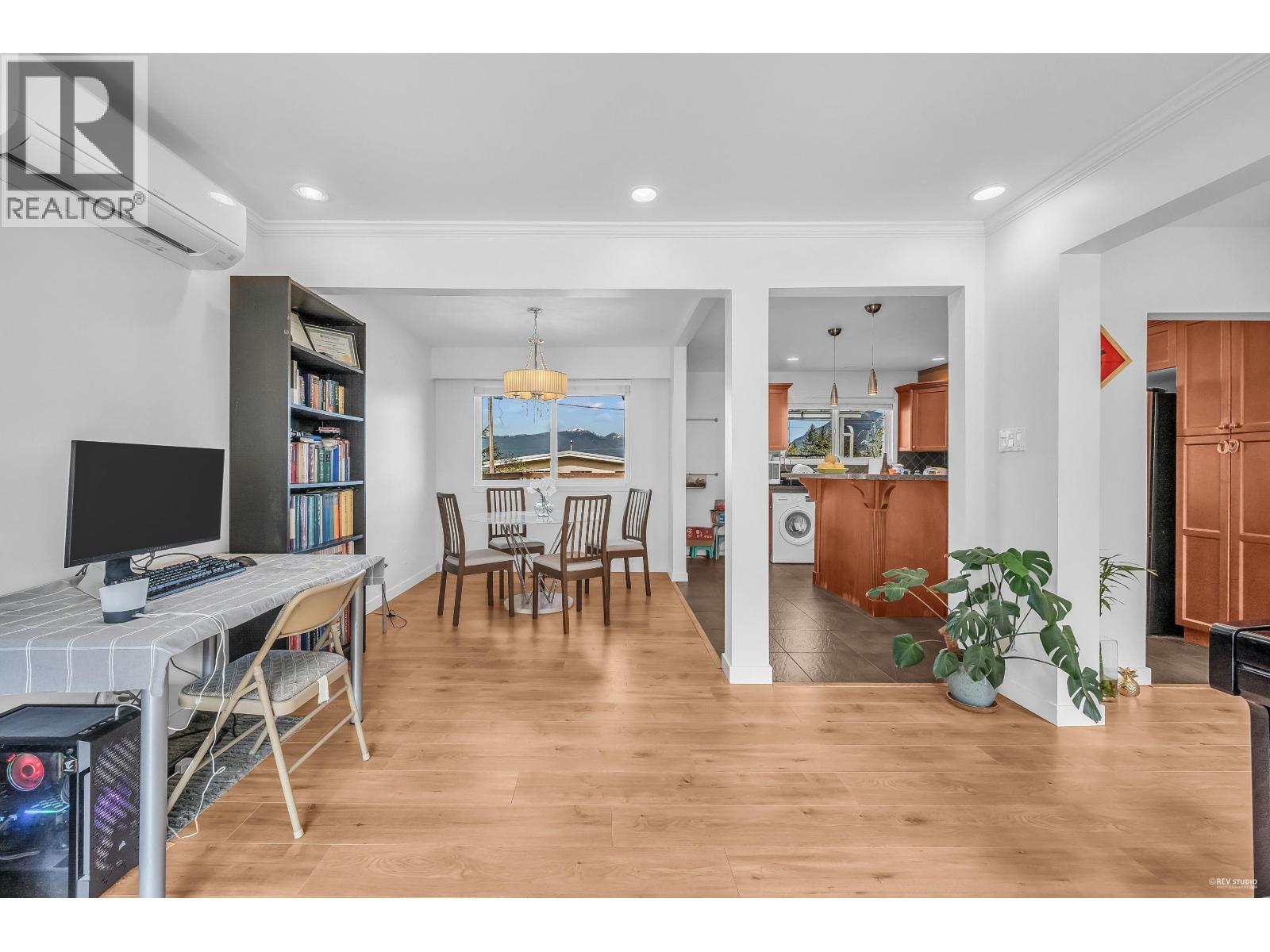 818 Seymour Drive, Coquitlam, British Columbia  V3J 6V7 - Photo 8 - R3044203
