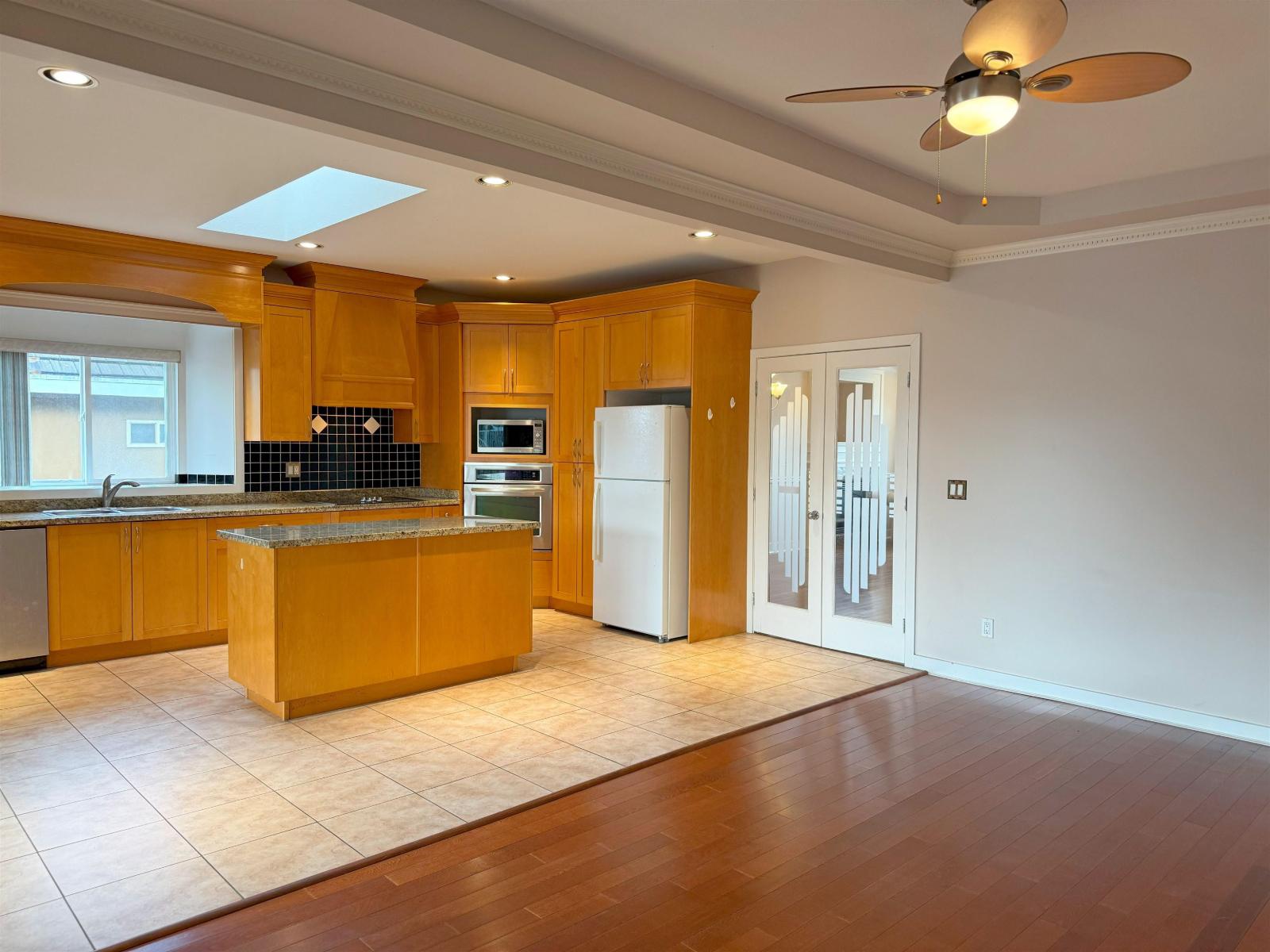 Listing Picture 11 of 20 : 10955 131A STREET, Surrey / 素裡 - 魯藝地產 Yvonne Lu Group - MLS Medallion Club Member