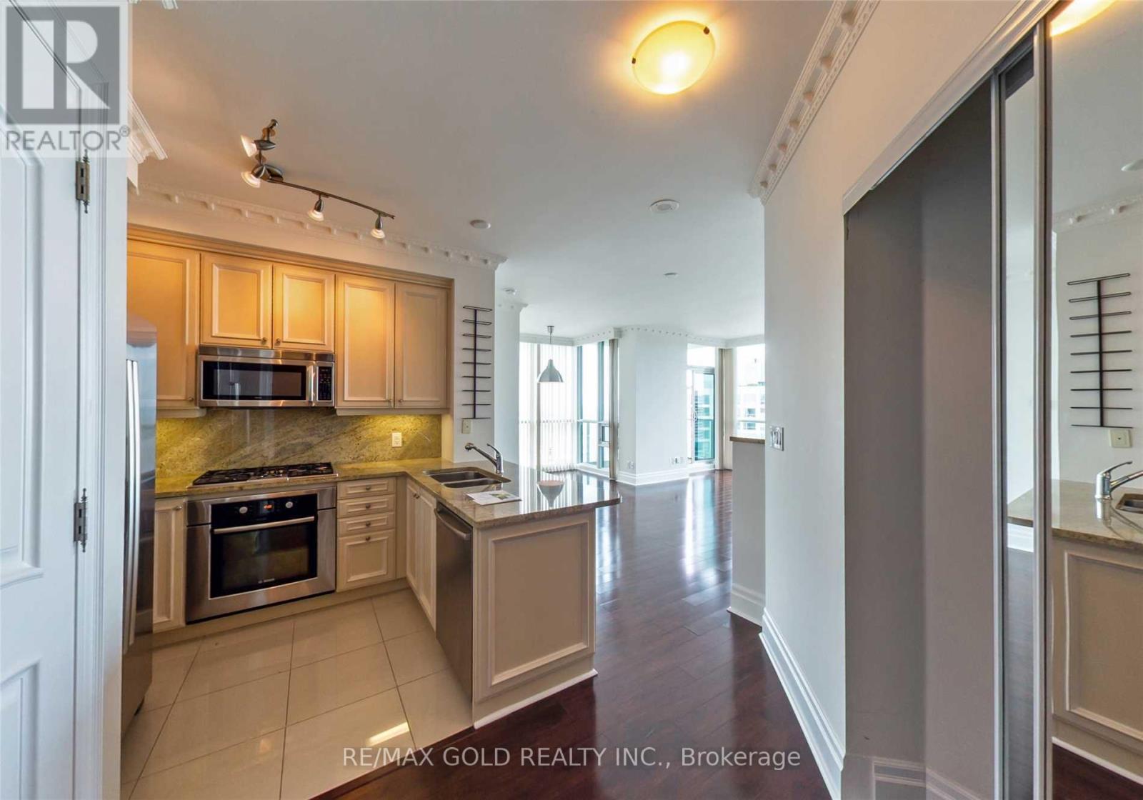 3408 - 16 Harbour Street, Toronto, Ontario  M5J 2Z7 - Photo 8 - C12359338