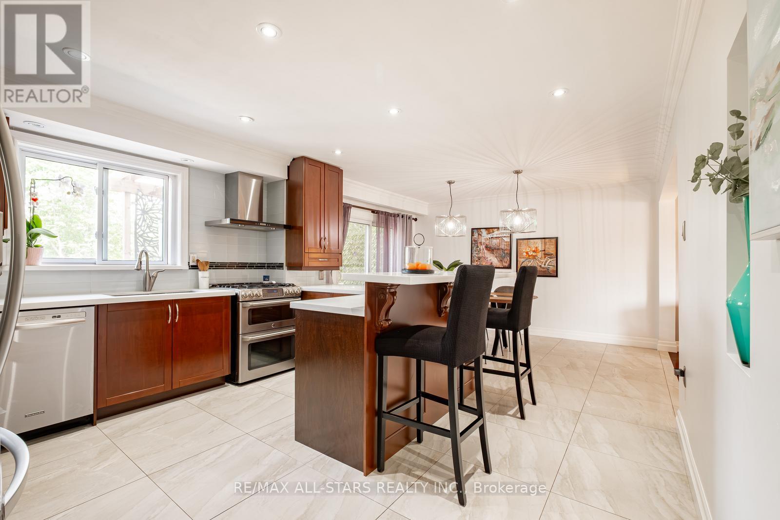 84 Thicketwood Boulevard, Whitchurch-Stouffville, Ontario  L4A 4K6 - Photo 13 - N12384807
