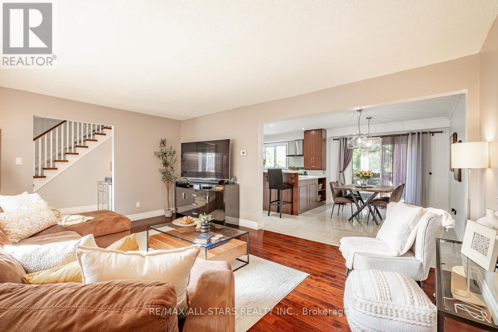 84 Thicketwood Boulevard, Whitchurch-Stouffville, Ontario  L4A 4K6 - Photo 9 - N12384807