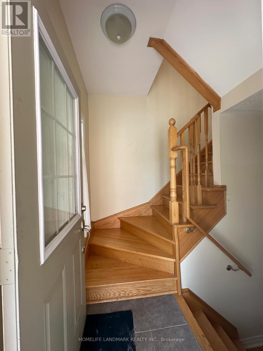 70 - 15 Old Colony Road, Richmond Hill, Ontario  L4E 4L5 - Photo 2 - N12384930