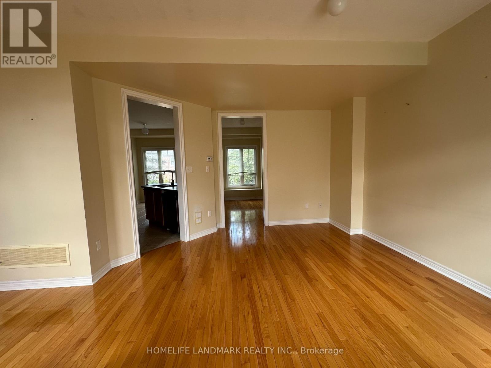 70 - 15 Old Colony Road, Richmond Hill, Ontario  L4E 4L5 - Photo 4 - N12384930