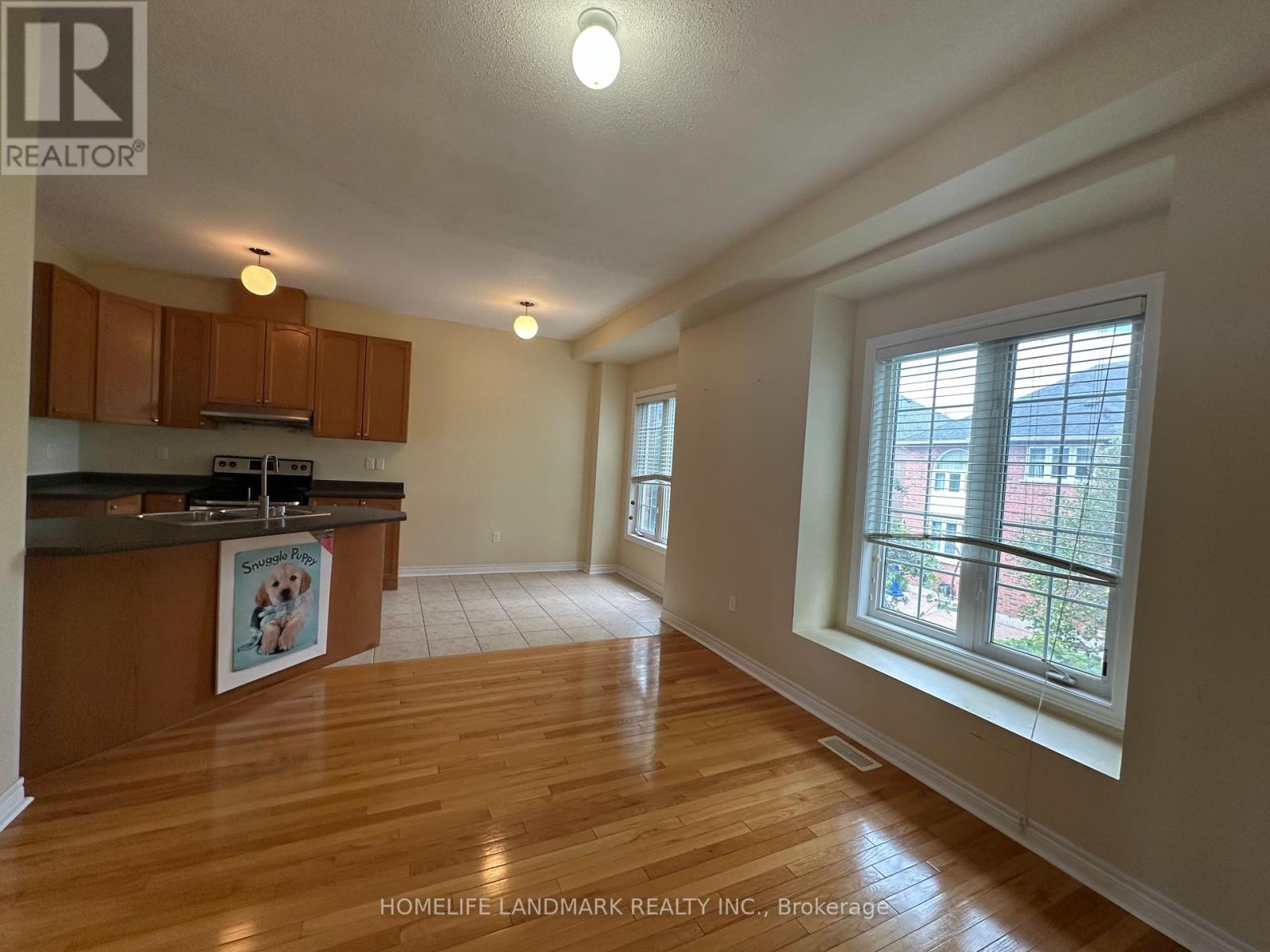 70 - 15 Old Colony Road, Richmond Hill, Ontario  L4E 4L5 - Photo 5 - N12384930