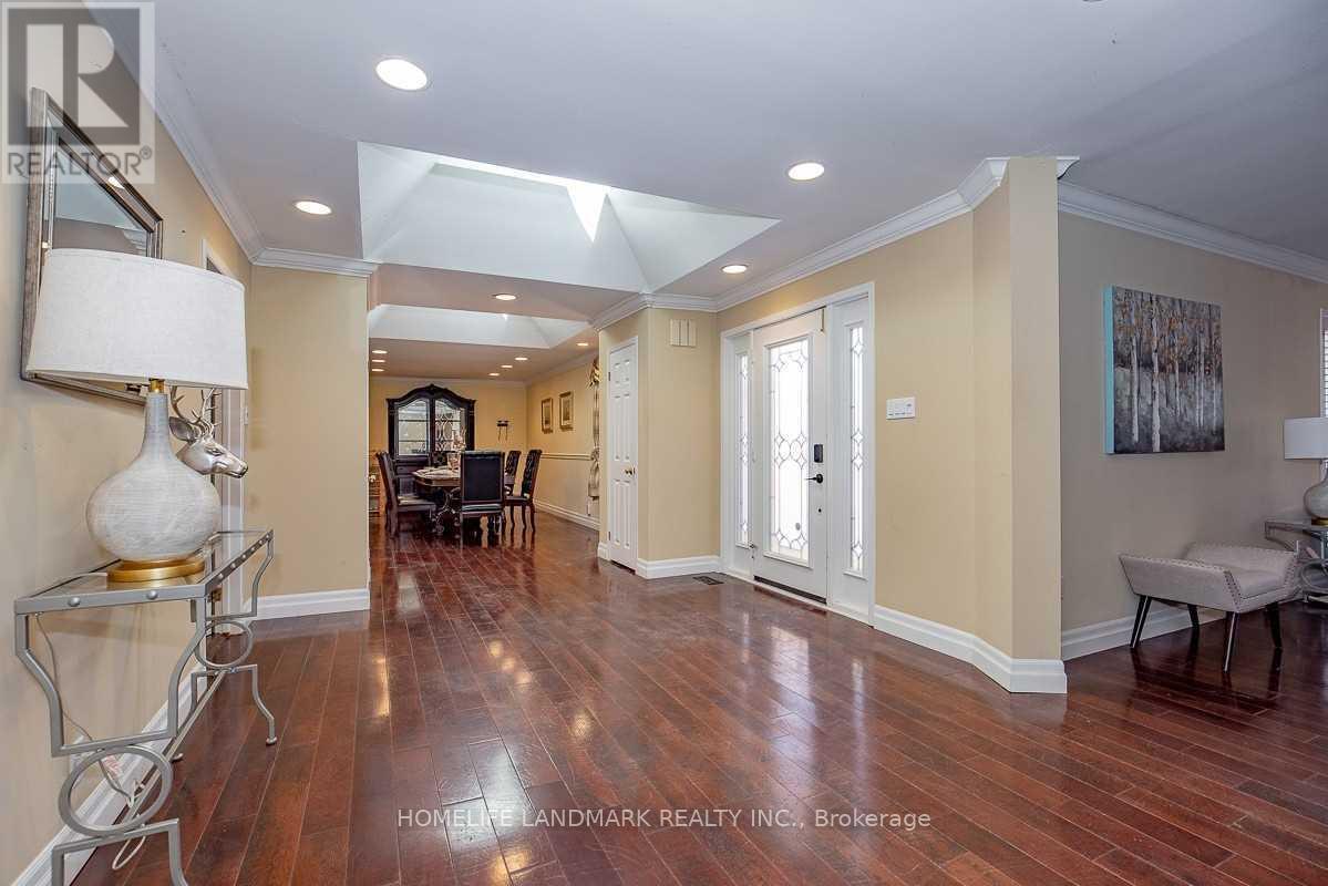 2301 Bennington Gate, Oakville, Ontario  L6J 5Z4 - Photo 2 - W12384835