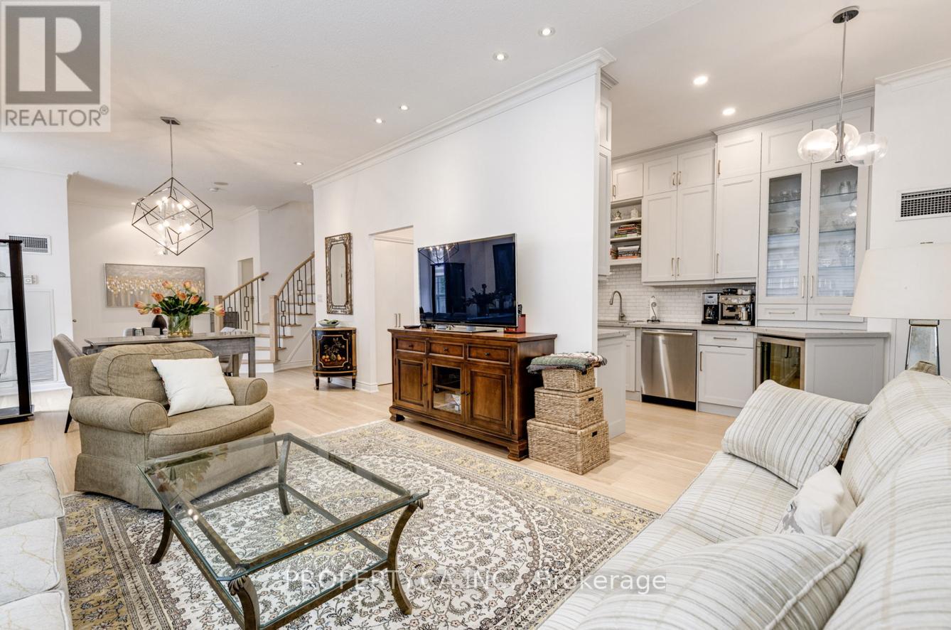 105 - 2 Aberfoyle Crescent, Toronto, Ontario  M8X 2Z8 - Photo 2 - W12384864