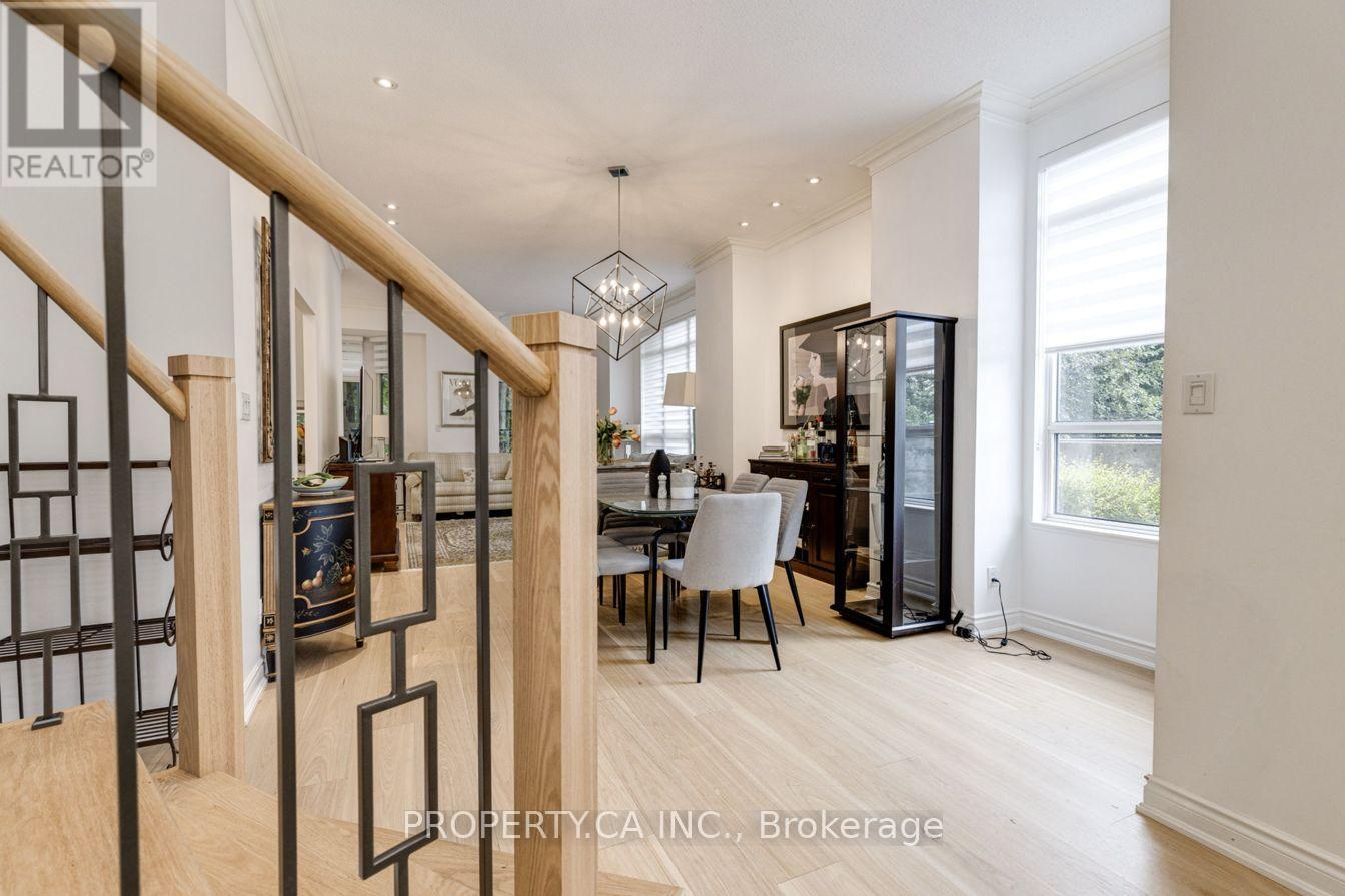 105 - 2 Aberfoyle Crescent, Toronto, Ontario  M8X 2Z8 - Photo 4 - W12384864
