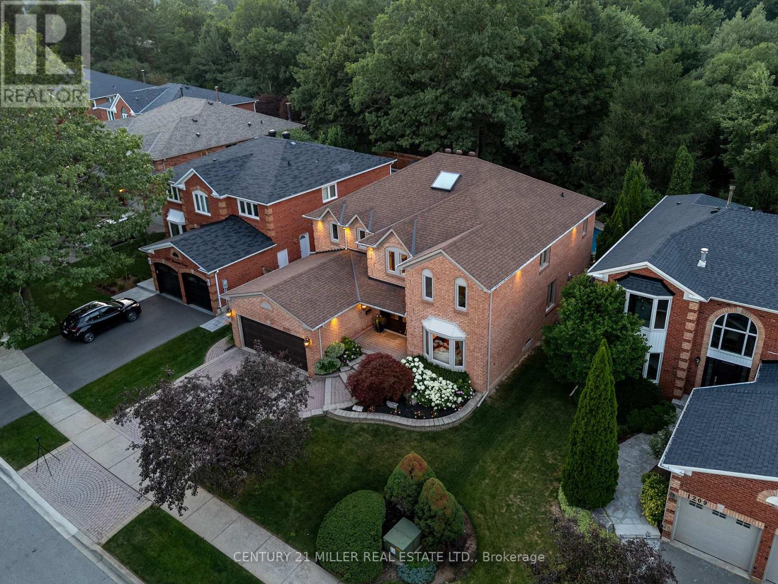 1213 Bowman Drive, Oakville, Ontario  L6M 2T4 - Photo 3 - W12384912