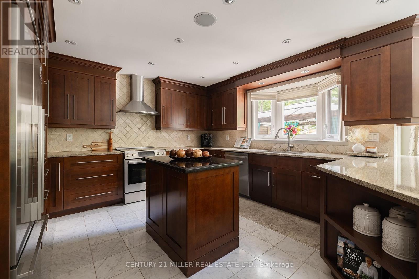 1213 Bowman Drive, Oakville, Ontario  L6M 2T4 - Photo 9 - W12384912