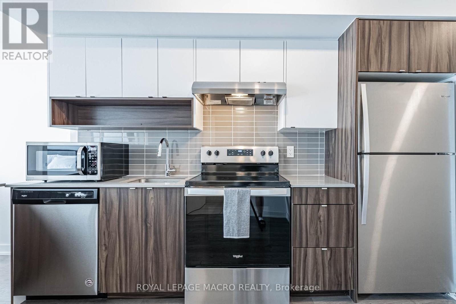 B419 - 1119 Cooke Boulevard, Burlington, Ontario  L7T 0C7 - Photo 2 - W12384935