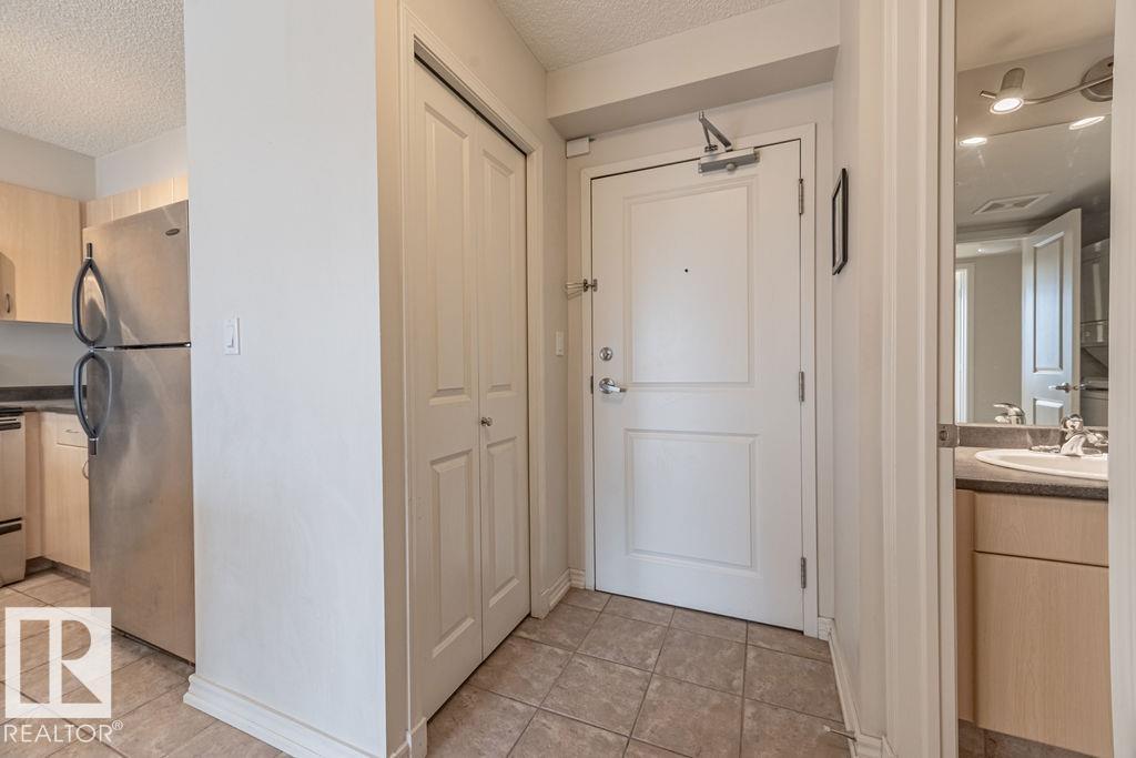 #2301 10180 104 St Nw, Edmonton, Alberta  T5J 1A7 - Photo 2 - E4456404