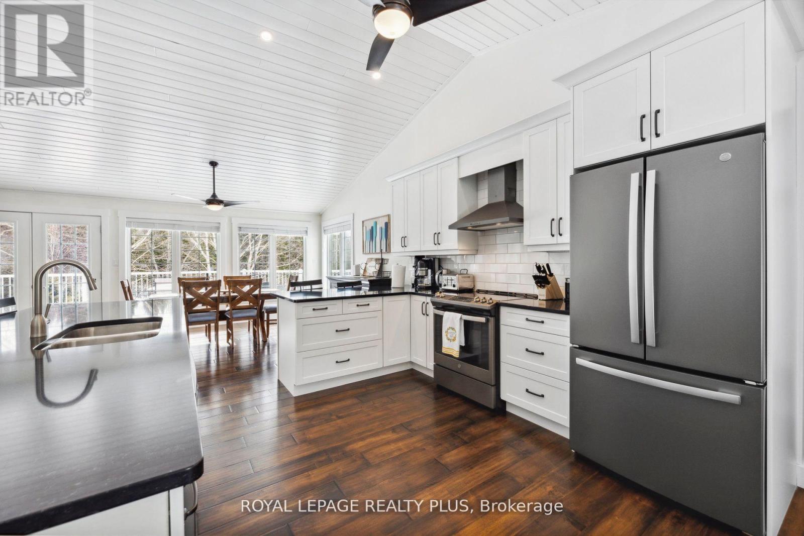 16 Black Bear Drive, Kawartha Lakes, Ontario  K0M 1N0 - Photo 4 - X12384813