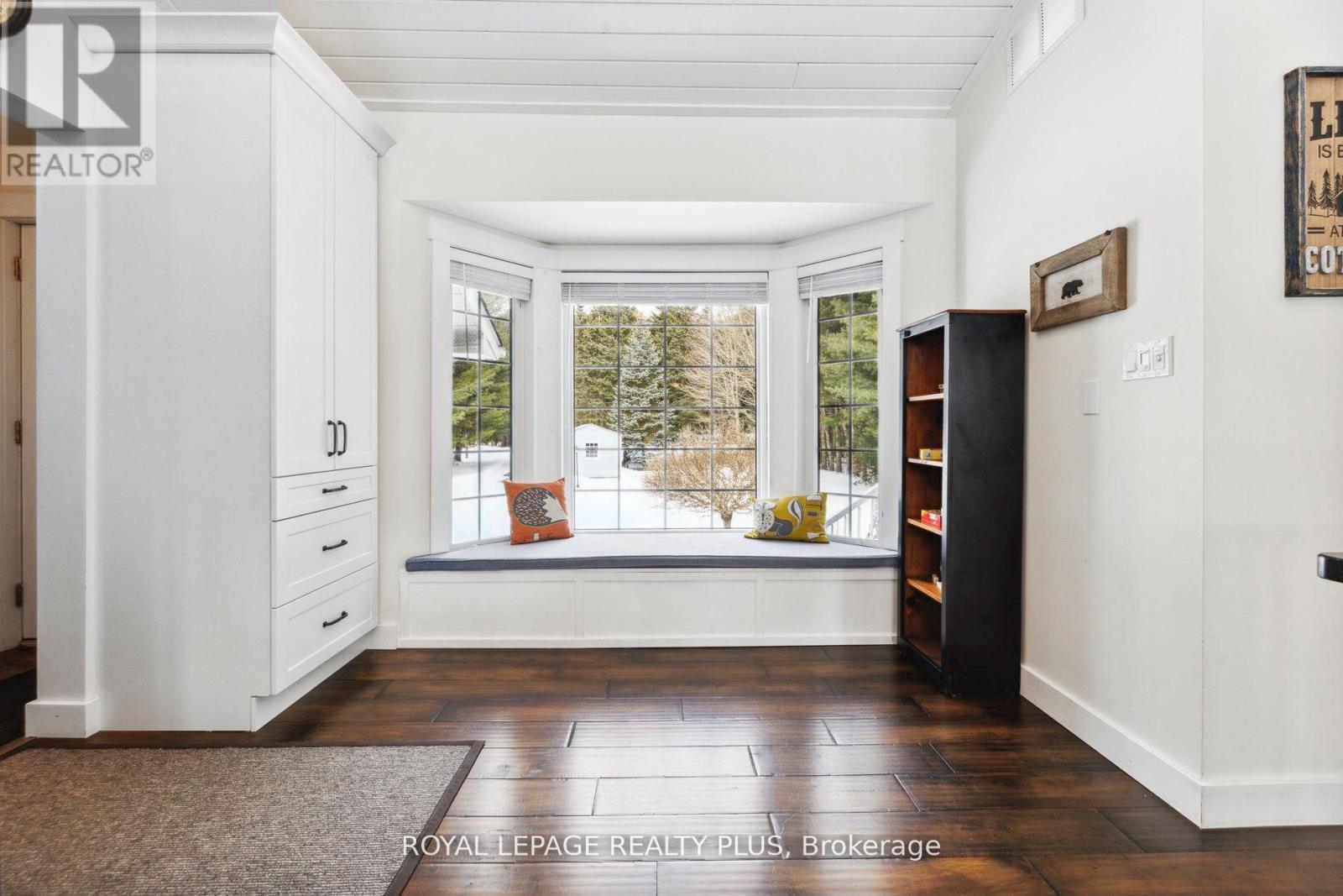 16 Black Bear Drive, Kawartha Lakes, Ontario  K0M 1N0 - Photo 8 - X12384813