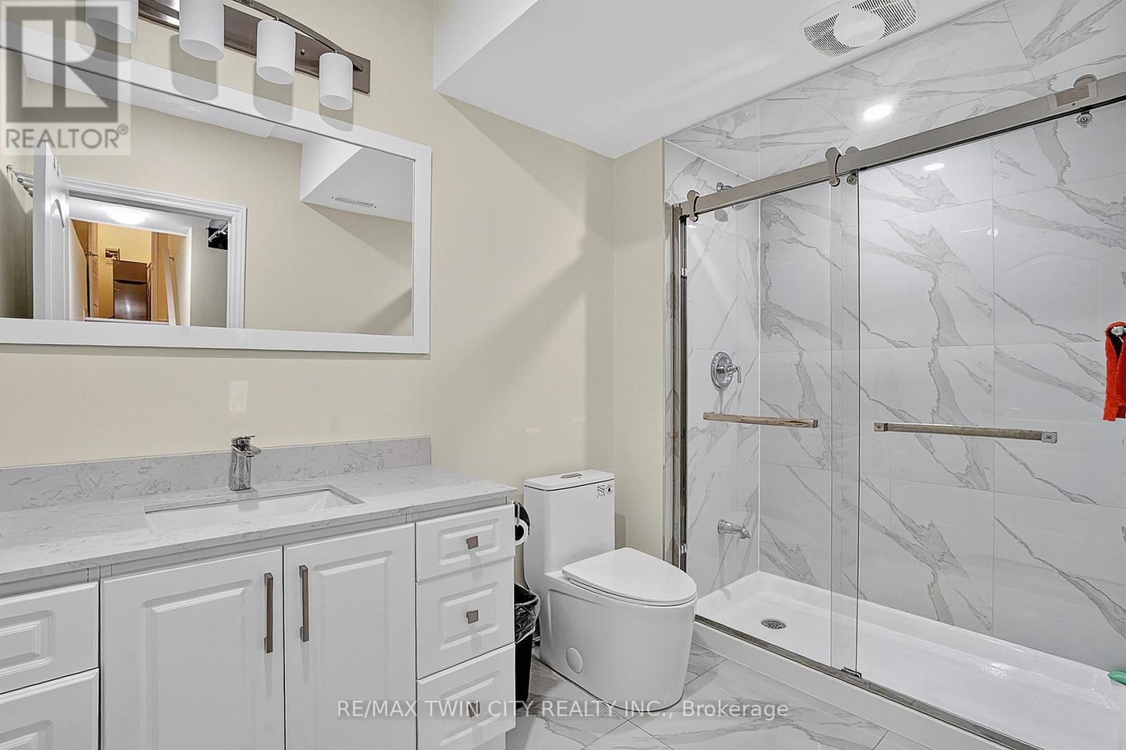 109 - 124 Seabrook Drive, Kitchener, Ontario  N2R 0R7 - Photo 13 - X12384839