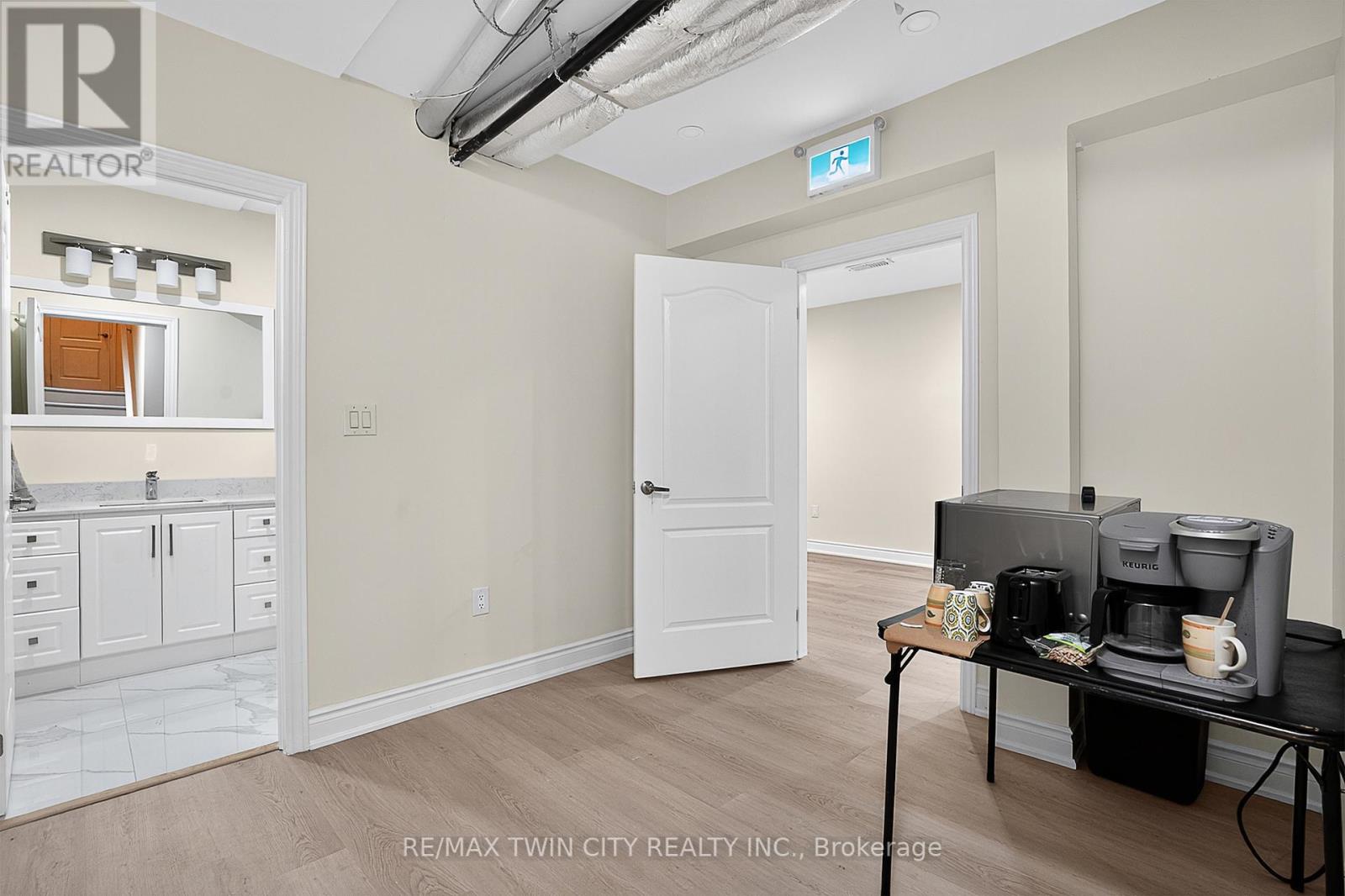 109 - 124 Seabrook Drive, Kitchener, Ontario  N2R 0R7 - Photo 8 - X12384839