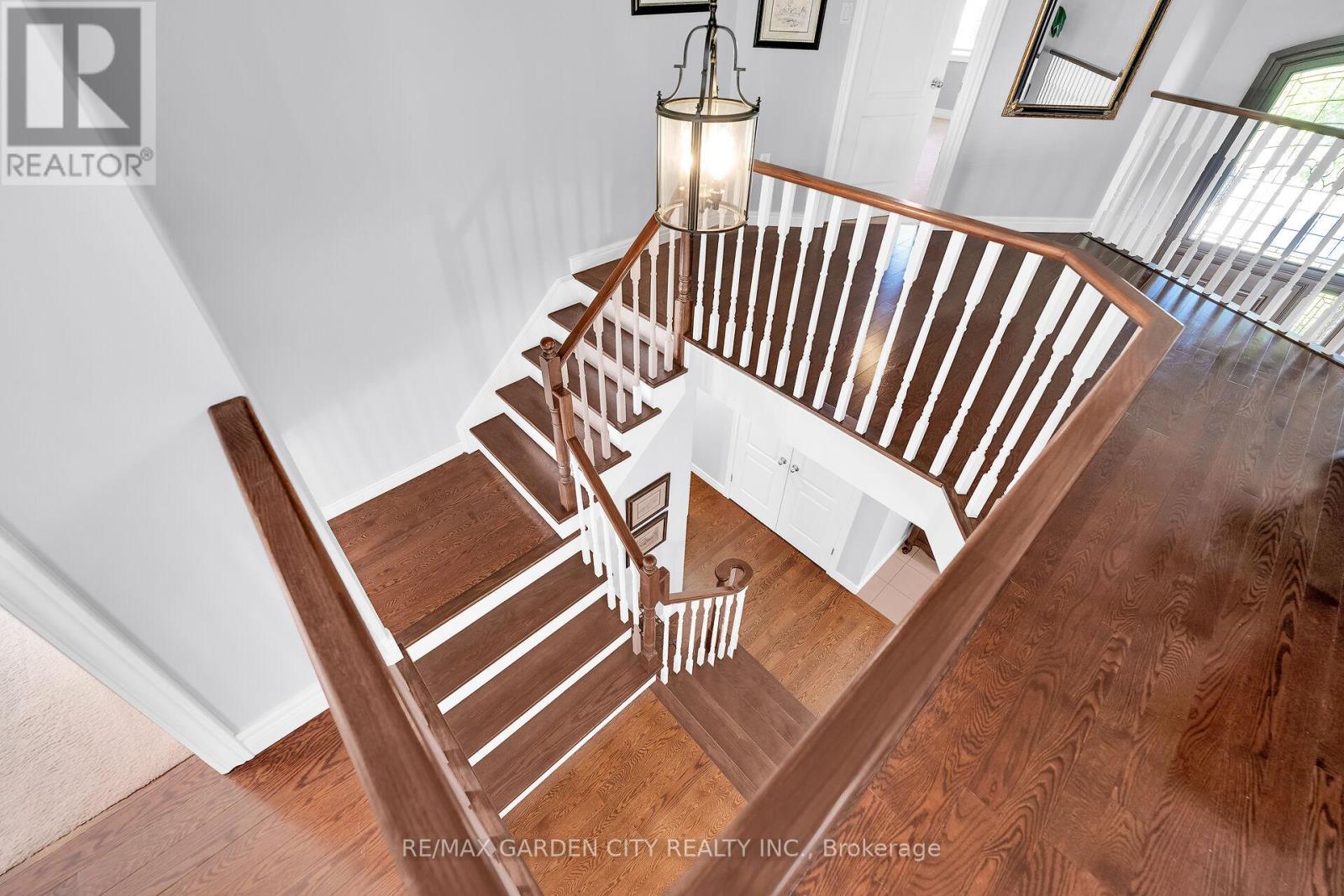 19 Golf Woods Drive, Grimsby (Grimsby East), Ontario  L3M 5P5 - Photo 20 - X12384845