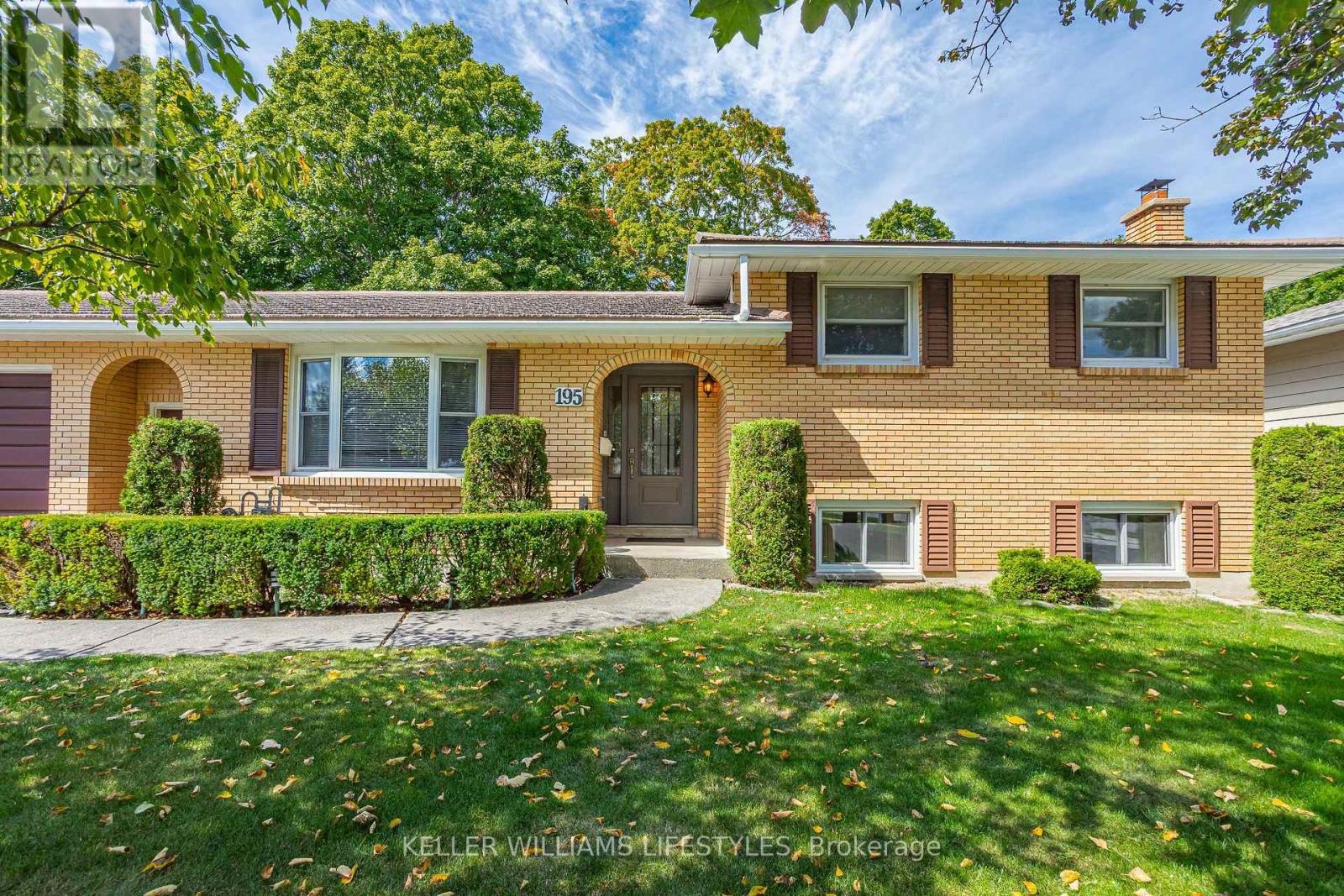 195 Queen Street, North Middlesex (Ailsa Craig), Ontario  N0M 1A0 - Photo 2 - X12384805