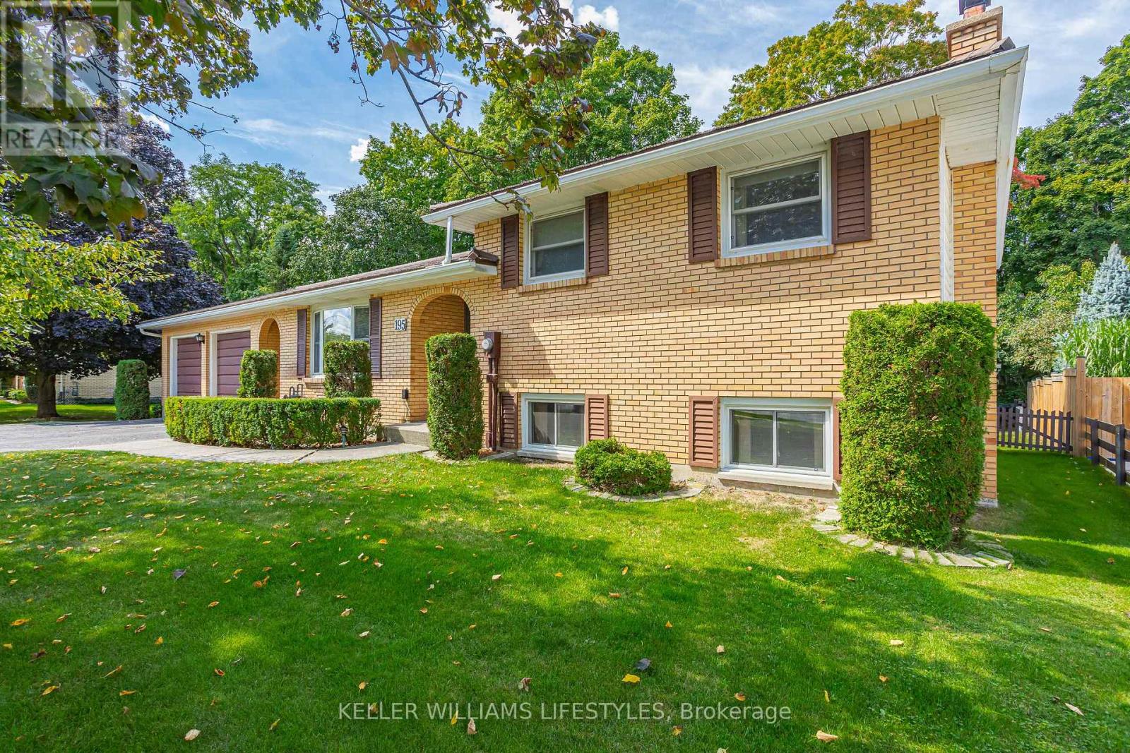 195 Queen Street, North Middlesex (Ailsa Craig), Ontario  N0M 1A0 - Photo 1 - X12384805