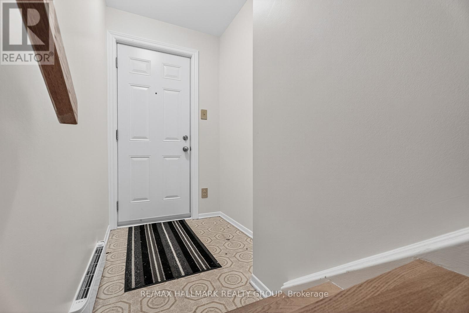 B - 6746 Jeanne Darc Boulevard, Ottawa, Ontario  K1C 6E9 - Photo 7 - X12385075