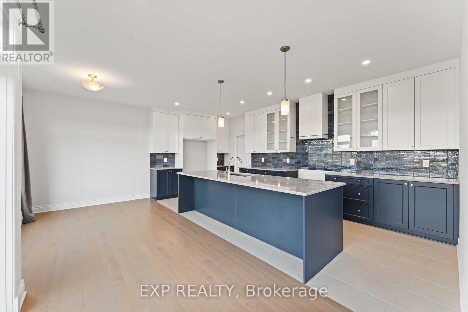 Property at 156 FINSBURY AVENUE E image 5
